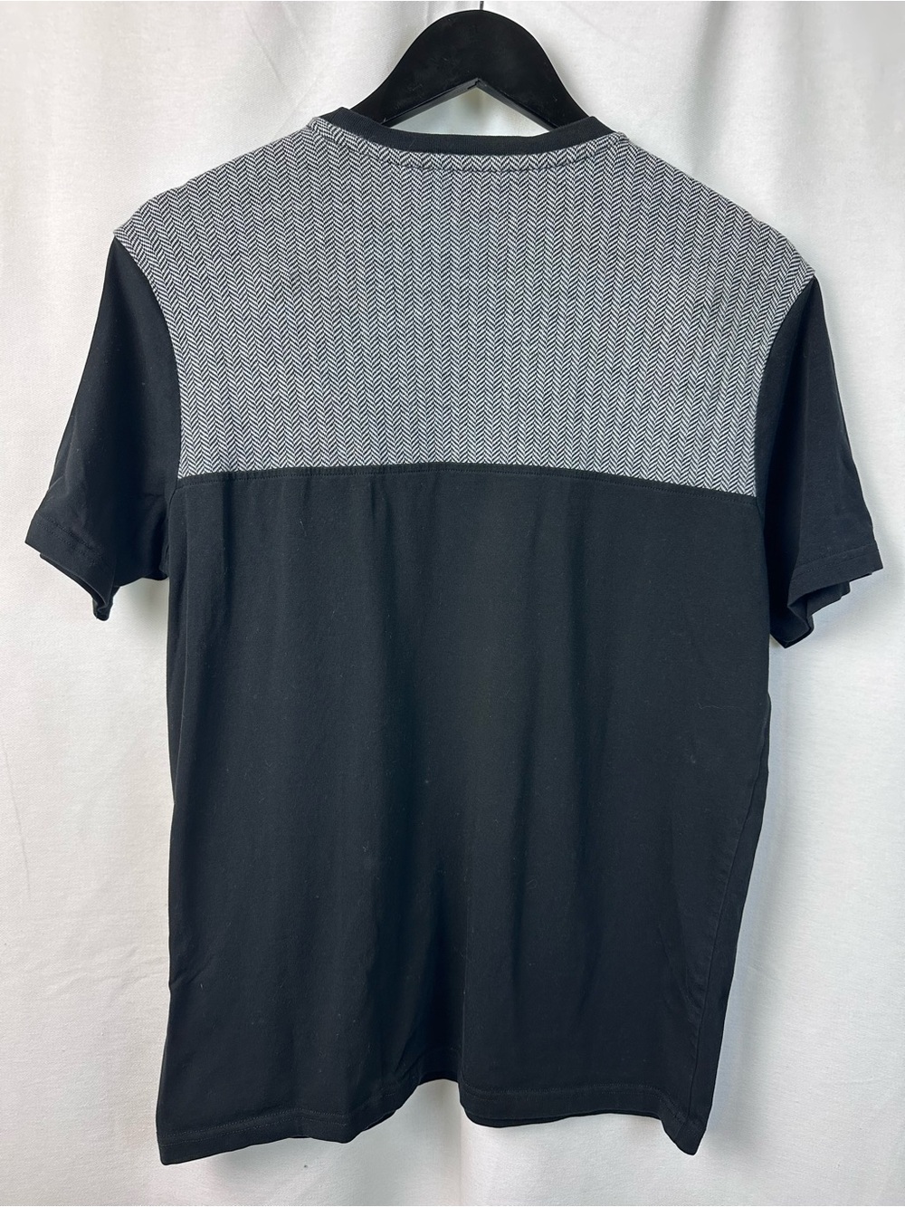 GUESS Black & Gray Men's Short Sleeve Crew Pocket Tee - Picture 3 of 4